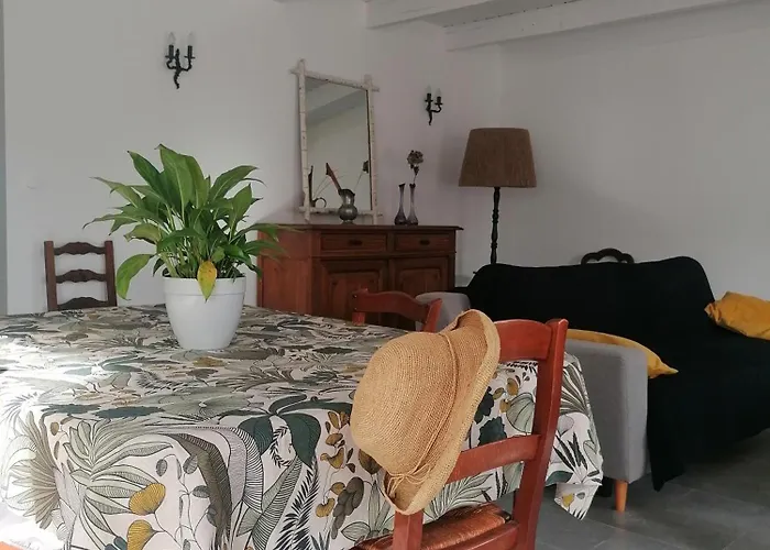 Des Abeilles Holiday home